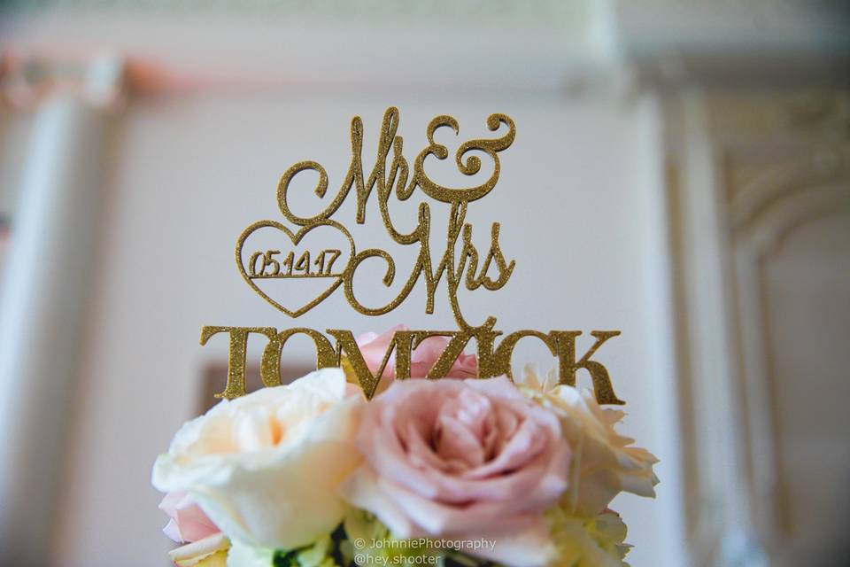 Cake topper