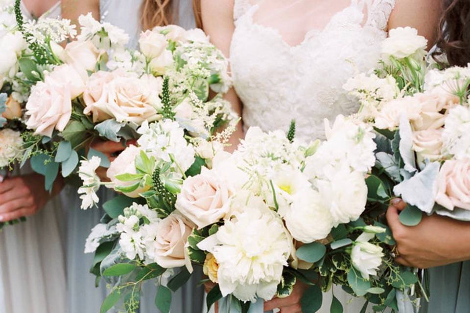 Summer bridal bouquets