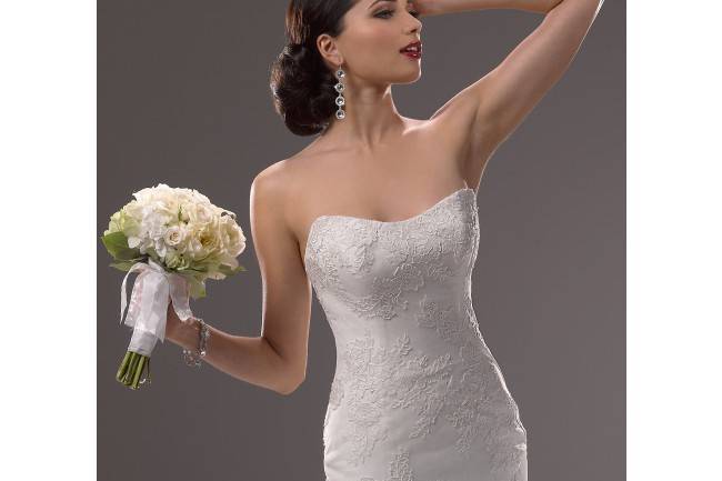 Strapless wedding dress