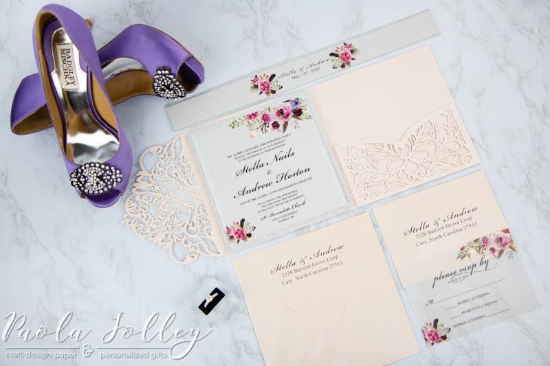 EXQUISITE LACE WINE TRI-FOLD