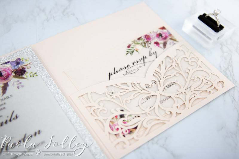 EXQUISITE LACE WINE TRI-FOLD 2