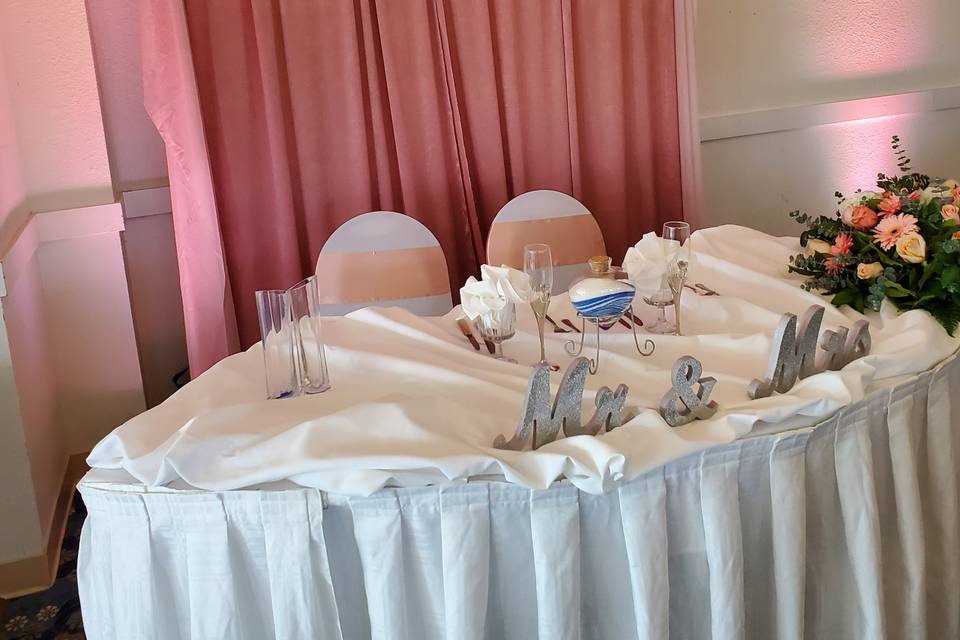 Wedding sweetheart table