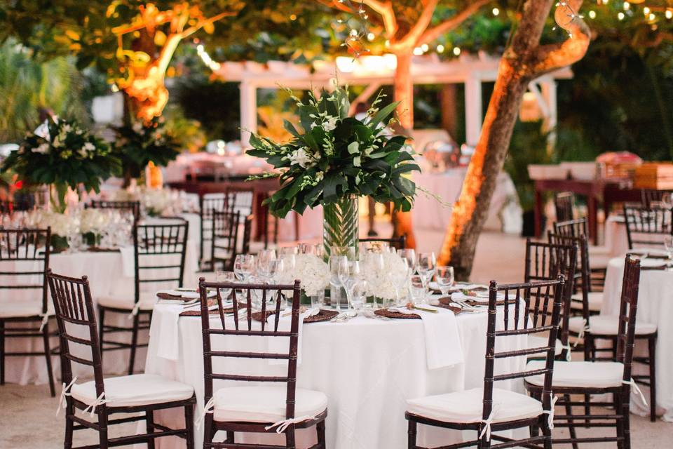 Reception dinner outdoors