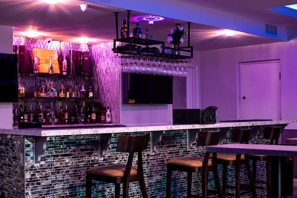 Bar and Lounge