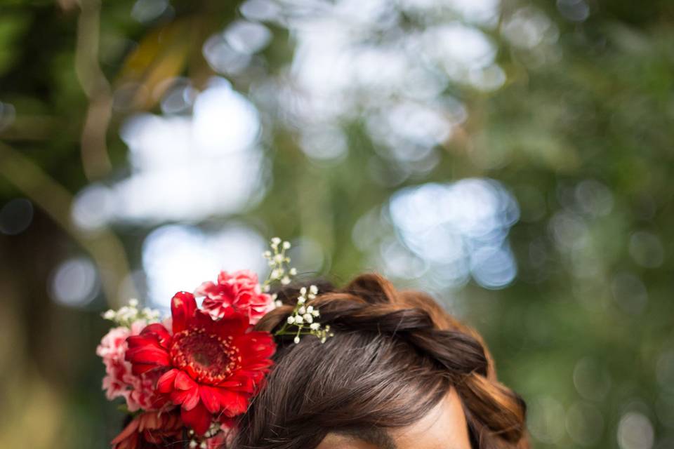 Bride with stunning red flowers