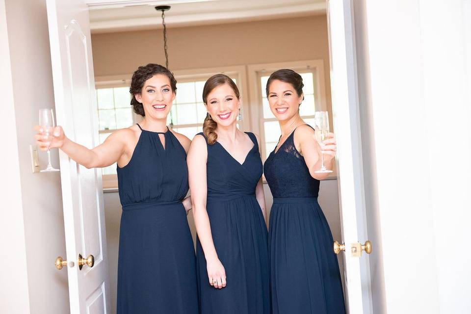 Natural glam bridal party