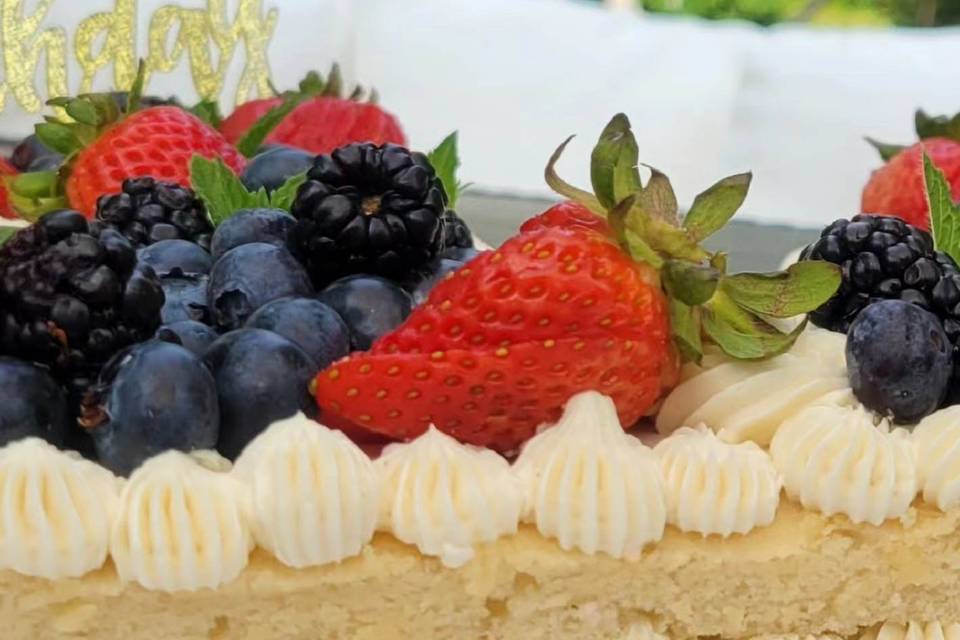 Vanilla Cake with Fresh Fruit