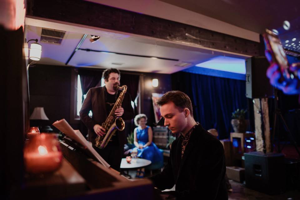 Discotheque Live Horn Section!