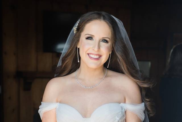 Divina Vargas Bridal Hair