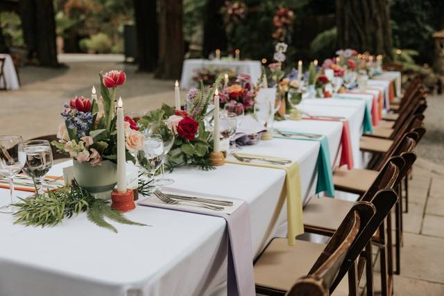 G&G Deer Park Villa table