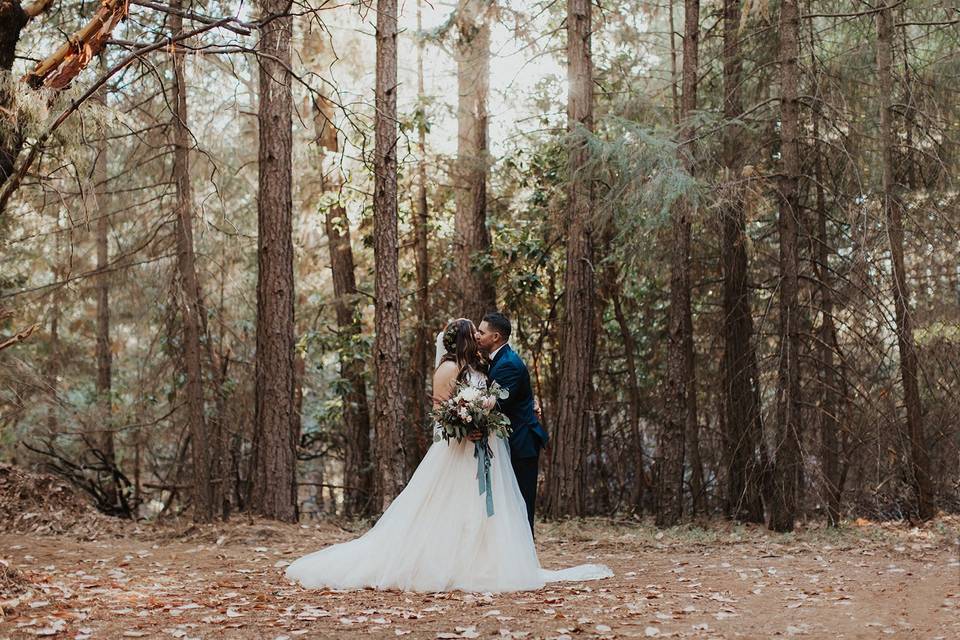 Lovers amid the trees