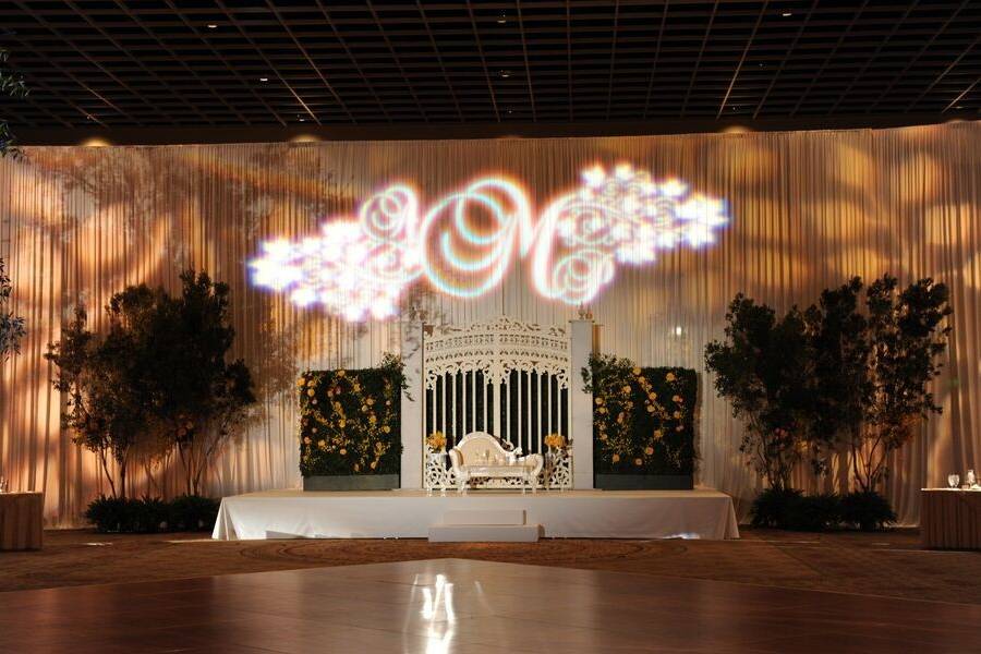 Indoor wedding decor