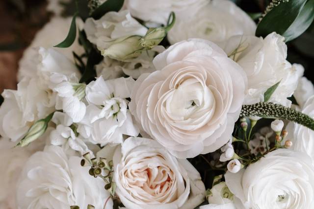 Floral arrangement centerpiece