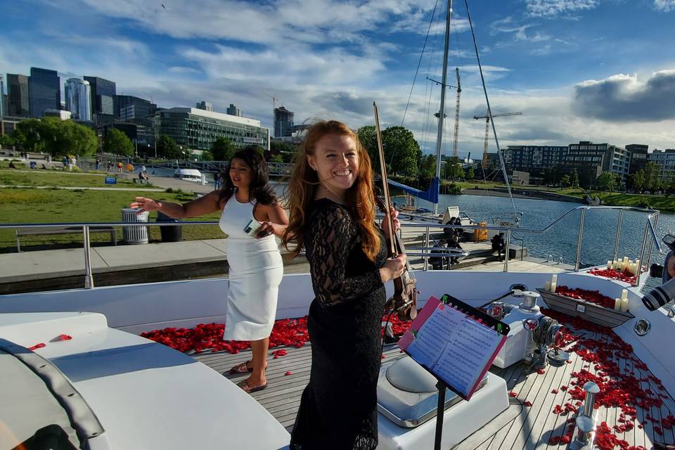 A beautiful wedding on a yacht