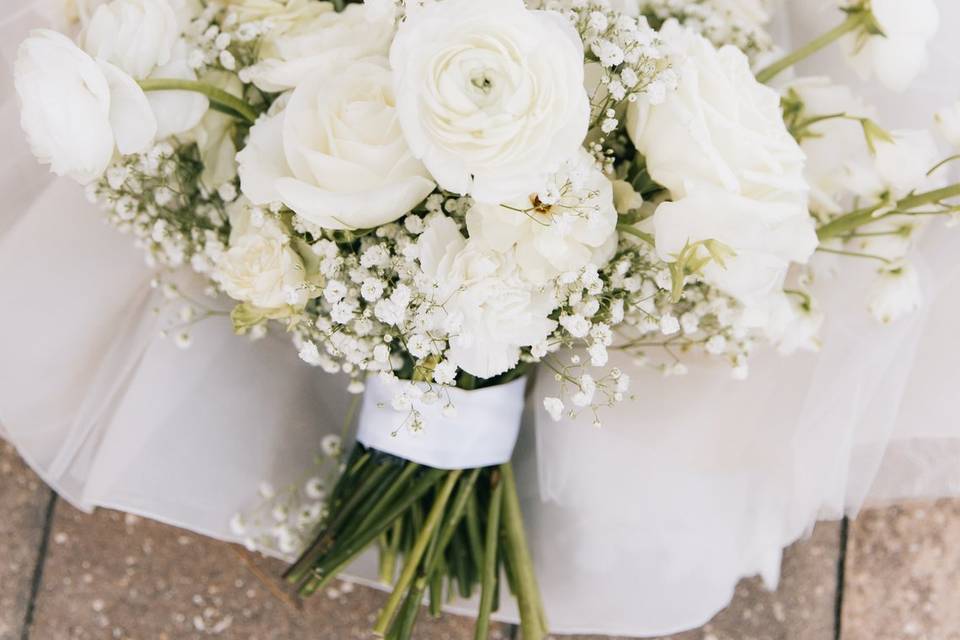 Dreamy white bouquet