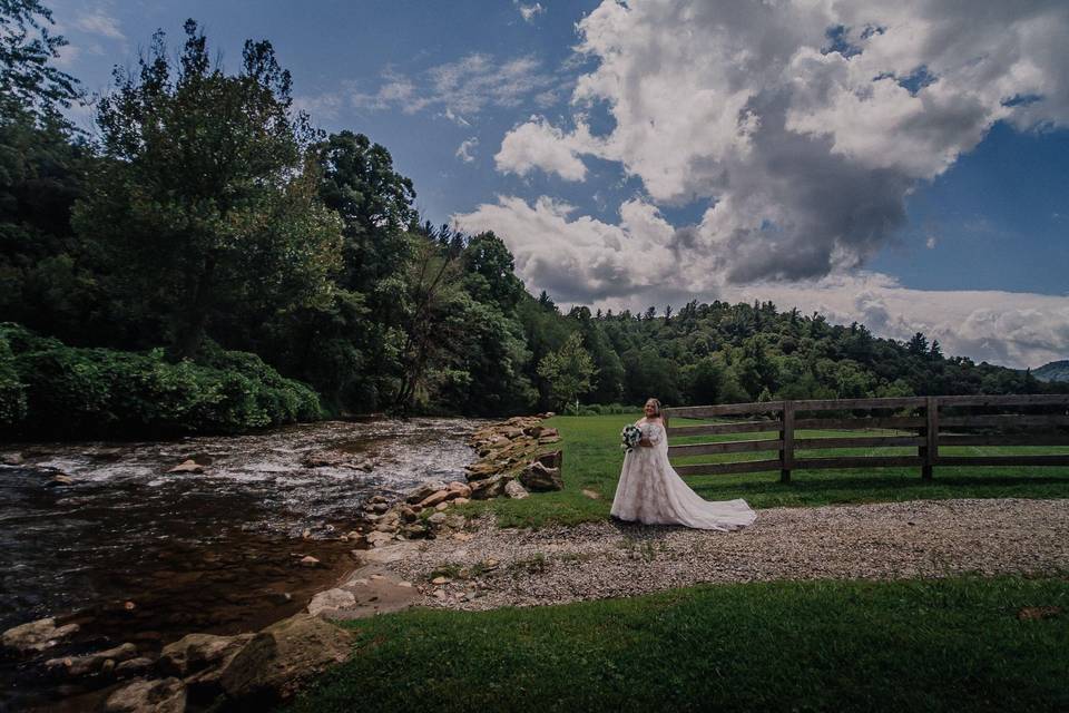 Bridal portrai at Fussell Farm