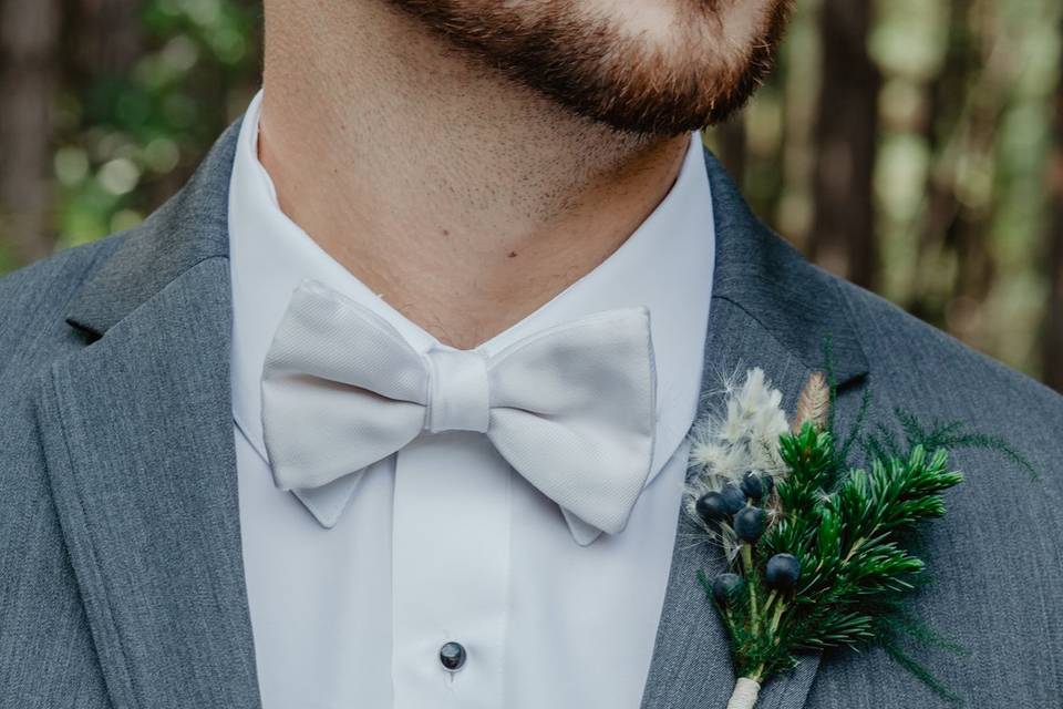 Groom's attire