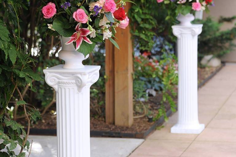 Small wedding pillars