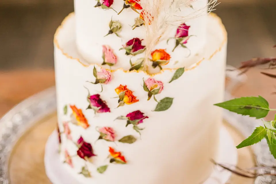 Cakes by Lynzie - Loved this wedding cake with gold leaf detail and  beautiful flowers from @boutiquebloomsdublin #weddingcake #weddingsireland  #wedding #goldleaf