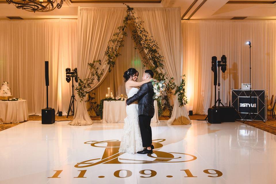 The couple's first dance