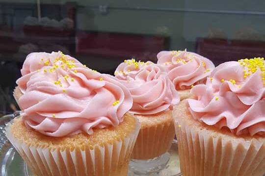 Pink lemonade cupcakes