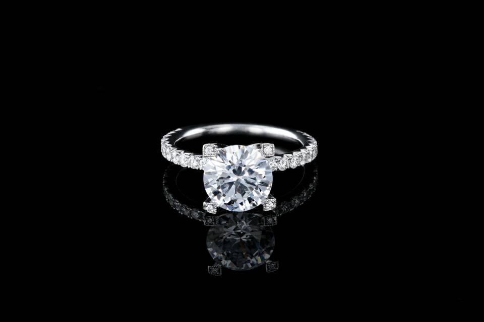 Round Solitaire Pave' V Prongs