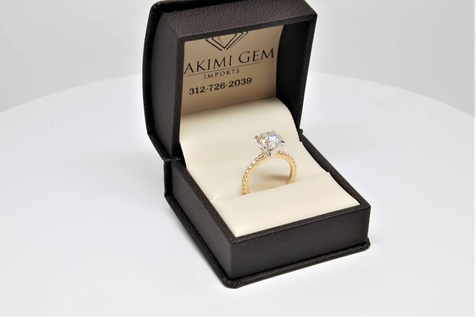 Yellow gold engagement ring