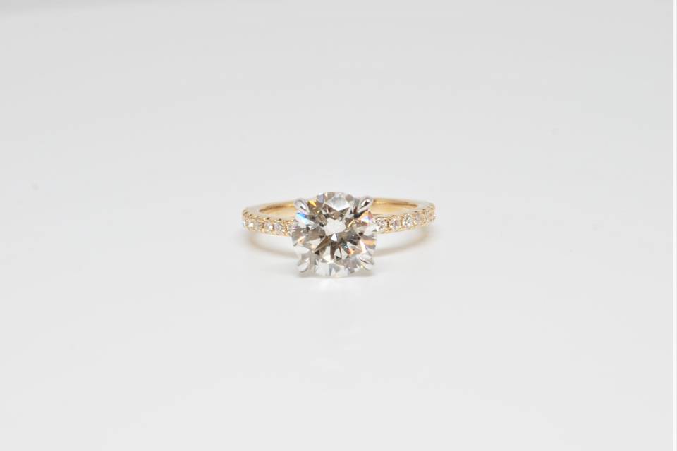 Yellow gold engagement ring