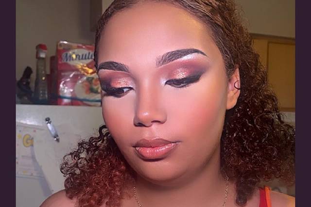 Baby shower makeup