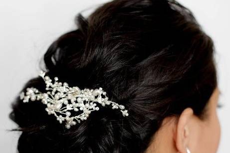 Freshwater Pearl Vine Hair Comb, lightweight for any hairstyle.