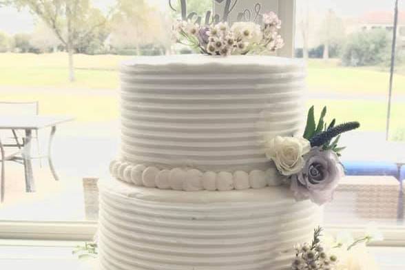 3 tier rustic with dot border
