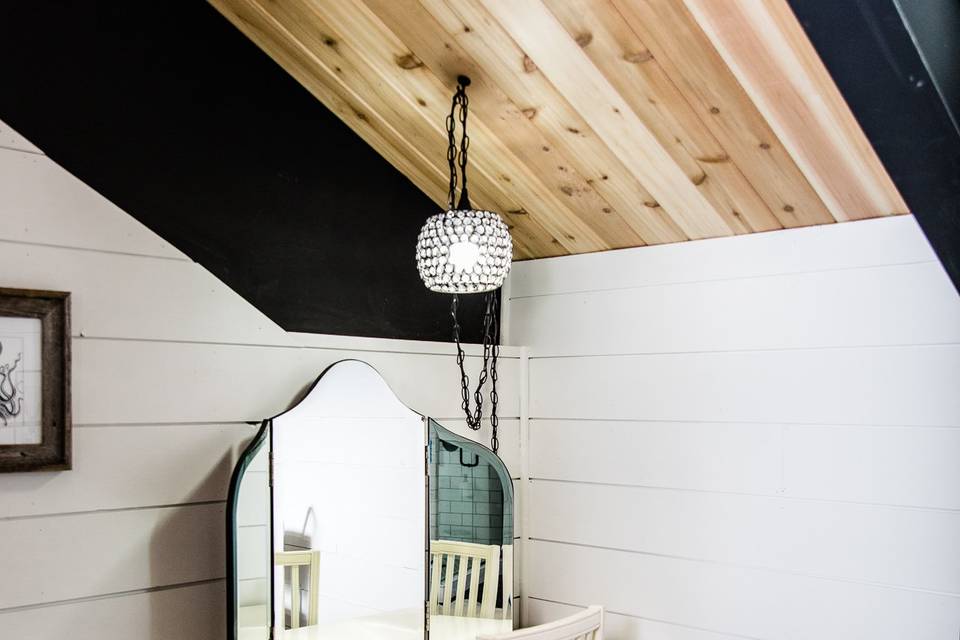 Bridal suite loft bathroom