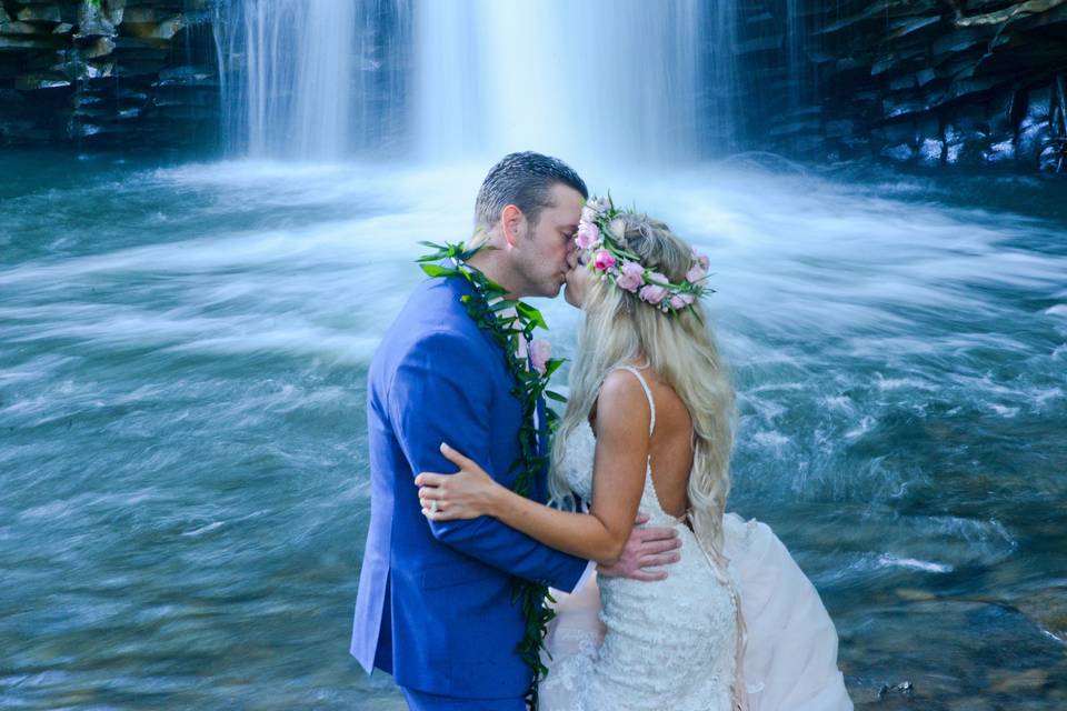 Waterfall kiss