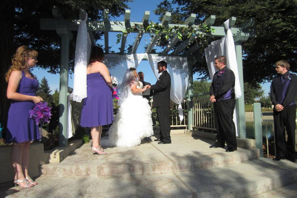 A beautiful wedding at East Lake Ranch in Turlock with Rev. Thomas officiating