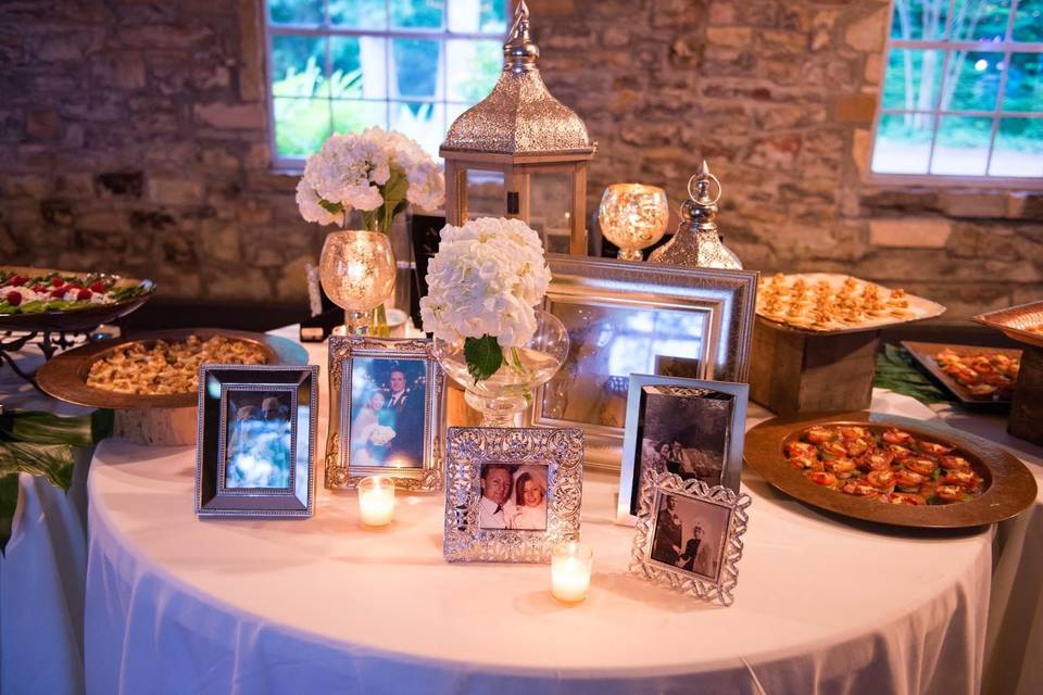 Couple's portrait with table centerpiece