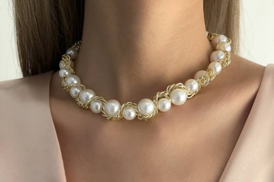 Gold and pearl choker