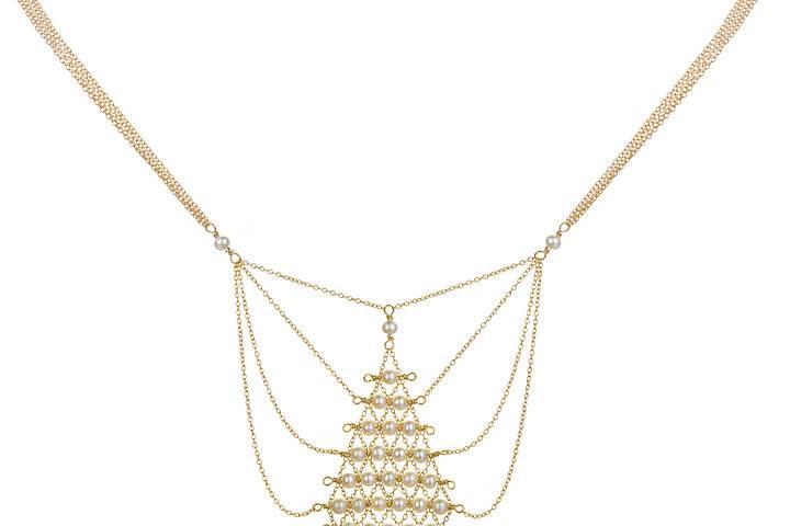 A delicate lattice of fine 18k vermeil chain and your choice of stone forms a gorgeous diamond shape with fine chains fanning out. A delicate but bold statement.
Lobster clasp closure. Adjustable 16-18 inches.
Handmade with lots of love in the USA.