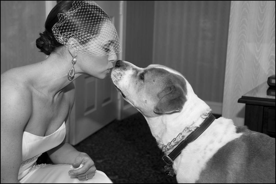 We love this pic of bride Lindsey in her custom Amanda Rudey Earrings with her adorable pup!