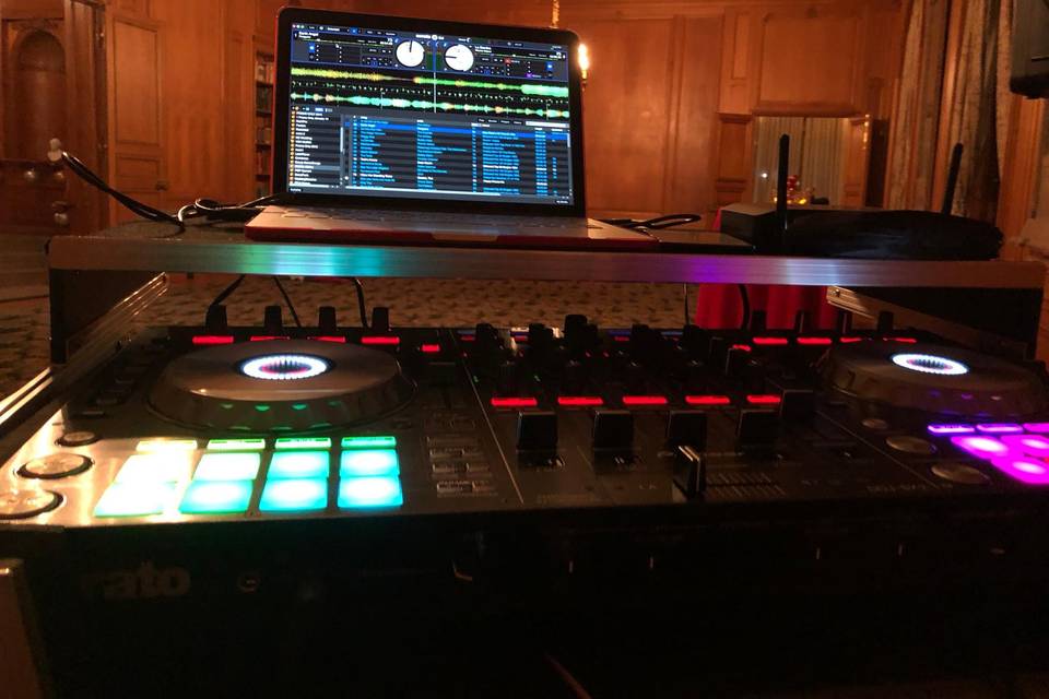 DJ set up