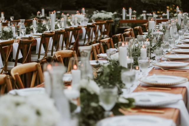 Banquet table