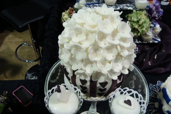 Giant Cupcake Cake