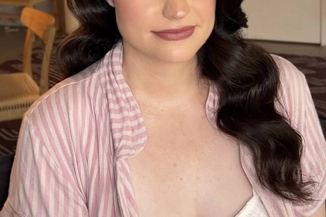 Soft makeup and waves