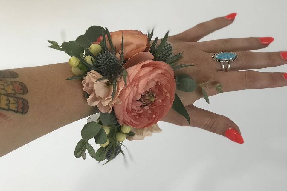 Modern wrist corsage