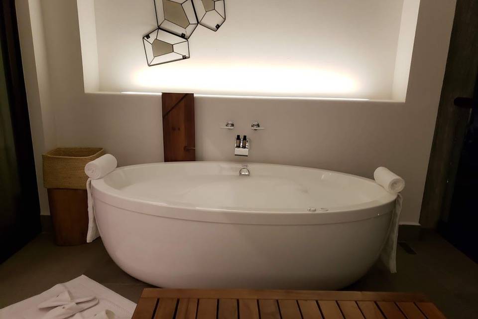 Relaxing Tub for Two