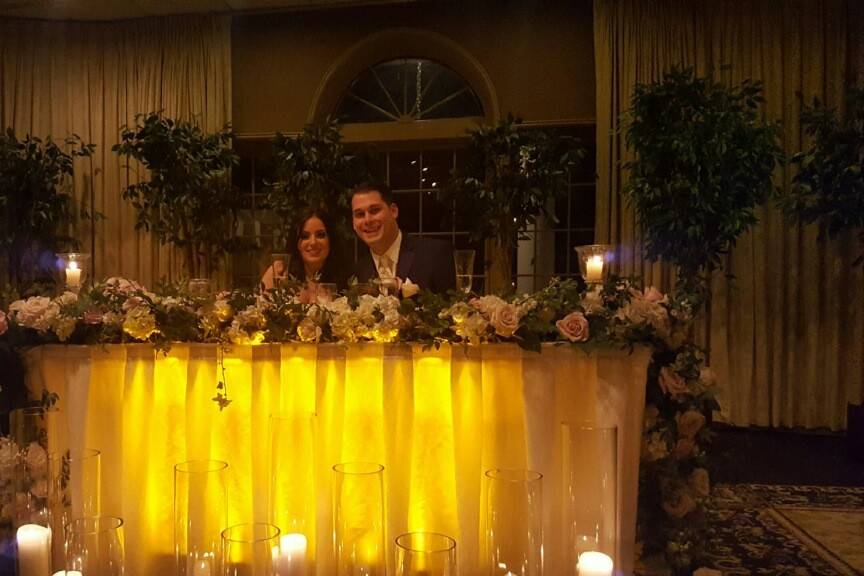 Uplighting sweetheart table