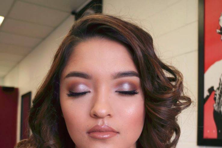 Soft smokey eye look