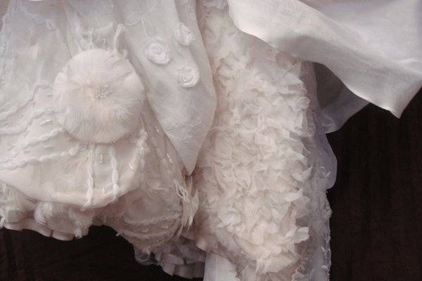 Wedding gown tail