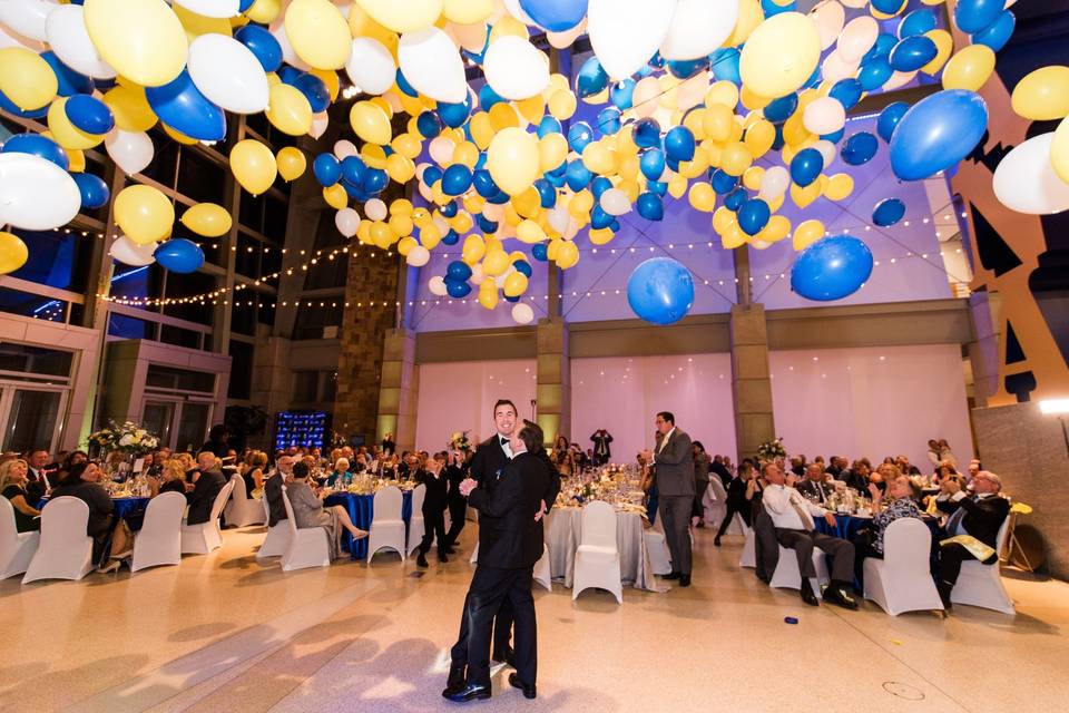 Balloon Drop during 1st dance