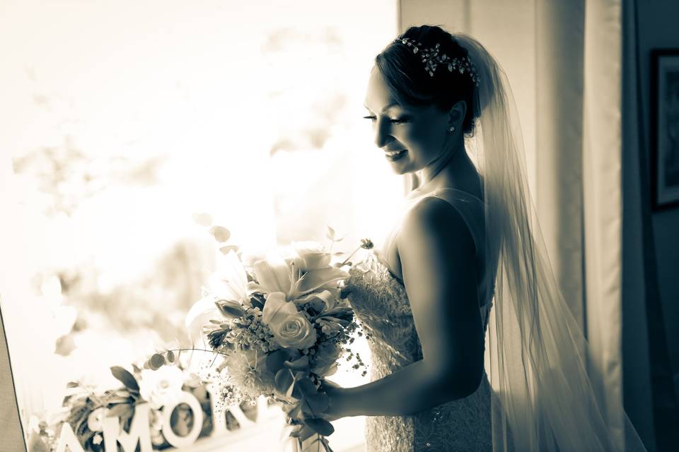 Bride/bouquet/window