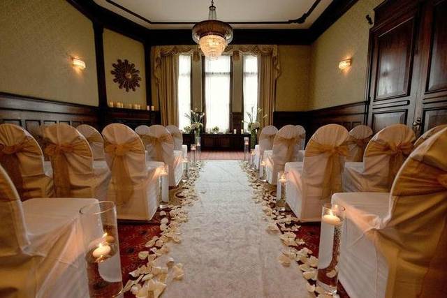 Small Wedding Ceremony - Gold